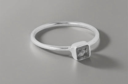 Dainty 925 Sterling Silver Labradorite Ring